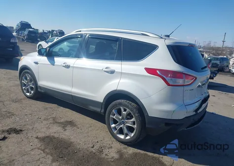 2015 Ford Escape Titanium z USA, uszkodzony, nr VIN 1FMCU9J92FUA55548